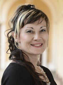 KOHÁRINÉ IZBÉKI TÍMEA
